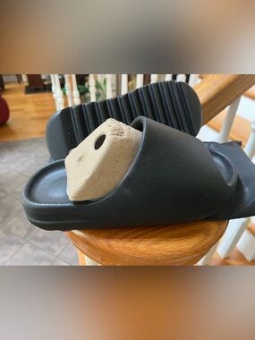 New Yeezy Black Slide